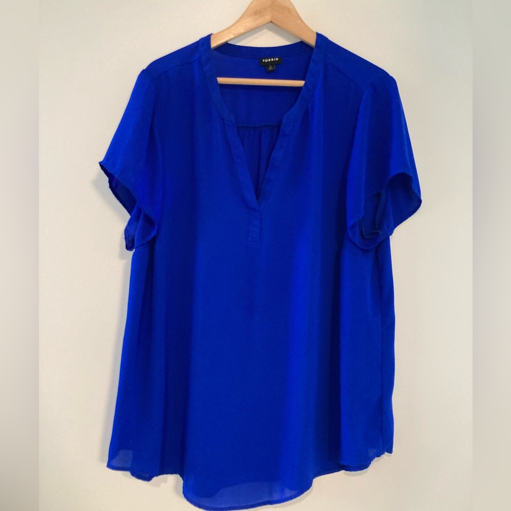 Torrid cobalt blue Harper crinkle gauze flutter sleeve top size 2